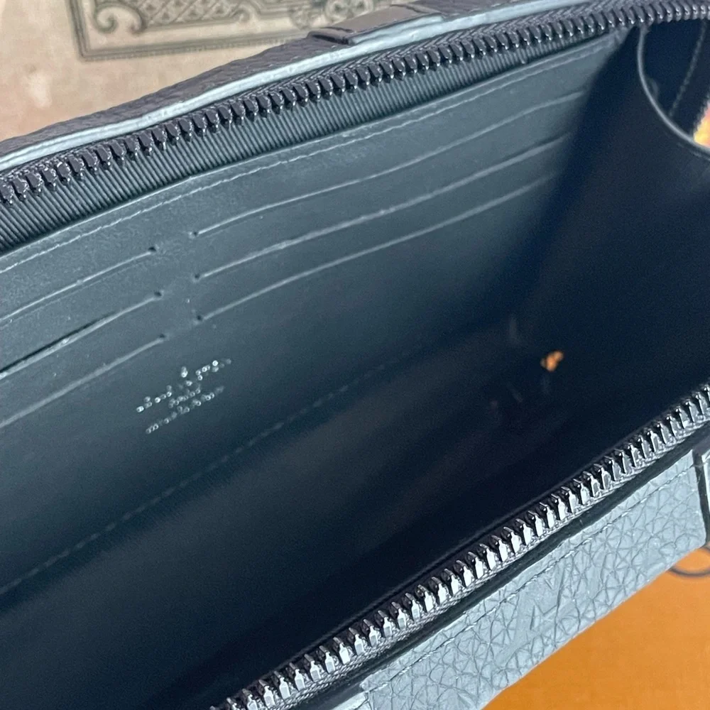 PRISTINE Louis Vuitton 2018 Taiga Bifold Wallet YV in Black Leather w/ box & bag